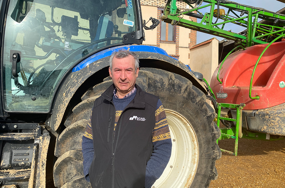 PORTRAIT DE FRANCIS COCHARD, AGRICULTEUR À JOUY